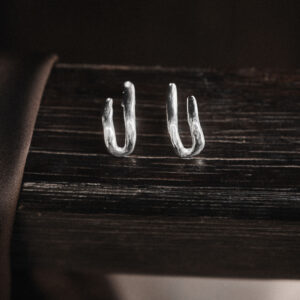 hugs earrings, double stud earrings that bent below the ear, handmade sterling silver jewelry, γυναικεια σκουλαρικια απο ασημι, ασημενια κοσμηματα 925